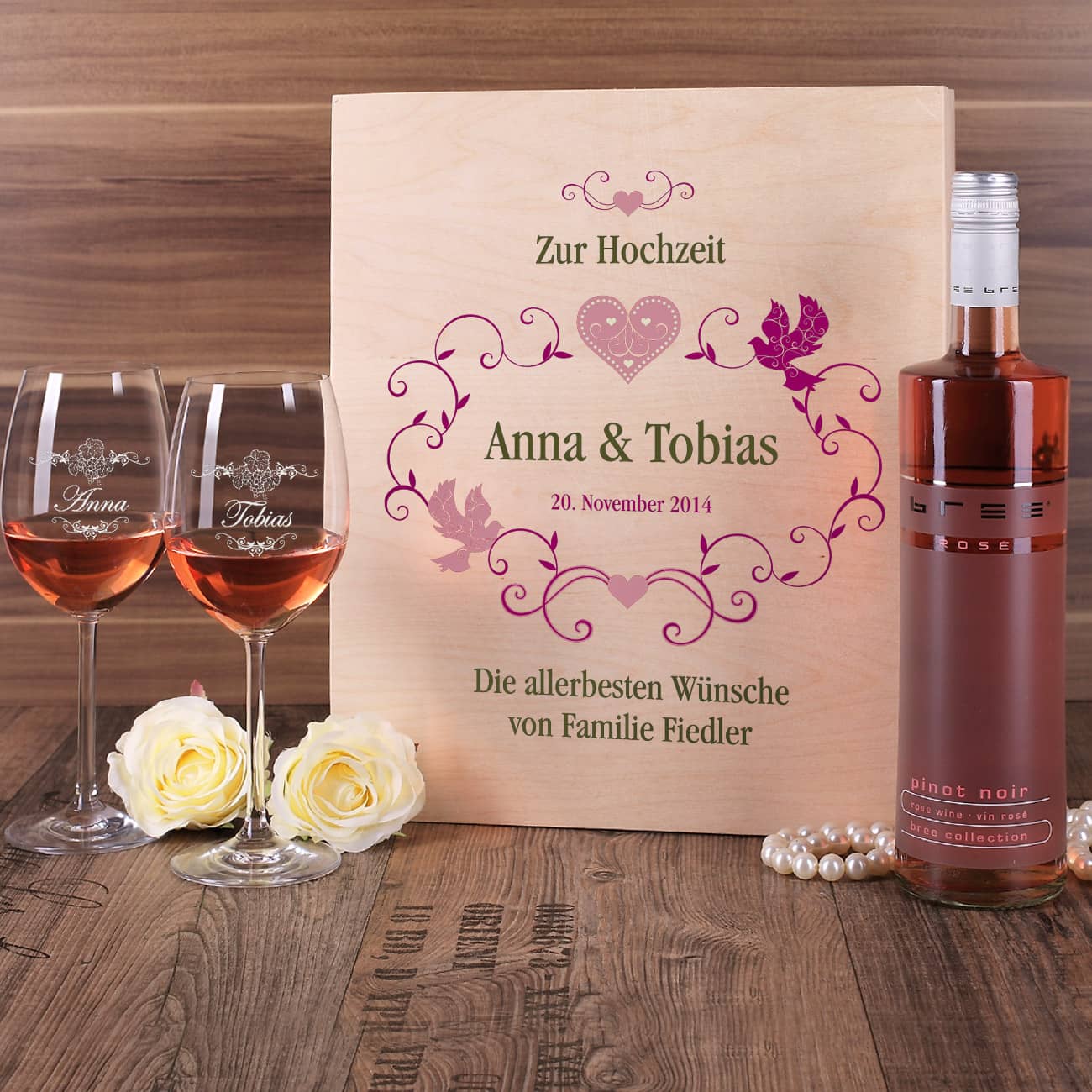 Geschenkset zur Hochzeit - Weingläser und Flasche in persönlicher Holzbox