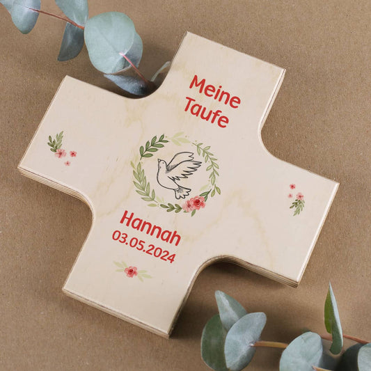 kleines Holzkreuz mit Name und Datum