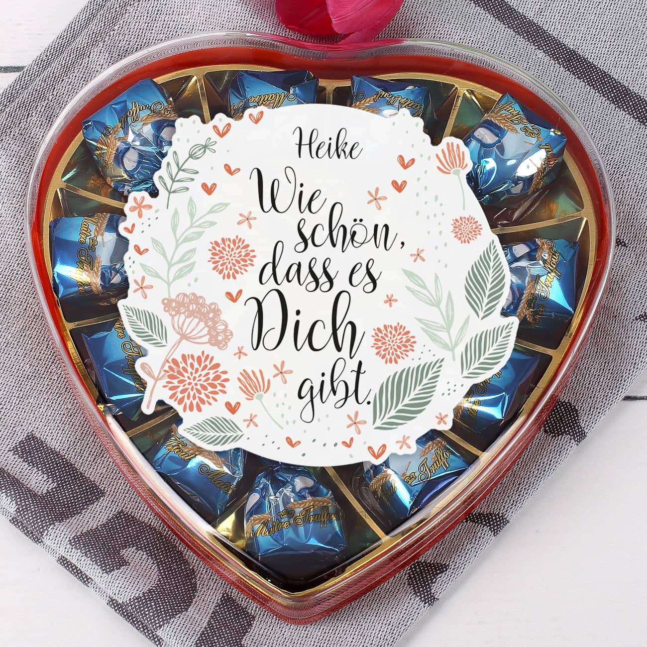 Geschenkidee für Genießer - das Pralinenherz "Wie schön, dass es Dich gibt" mit Name