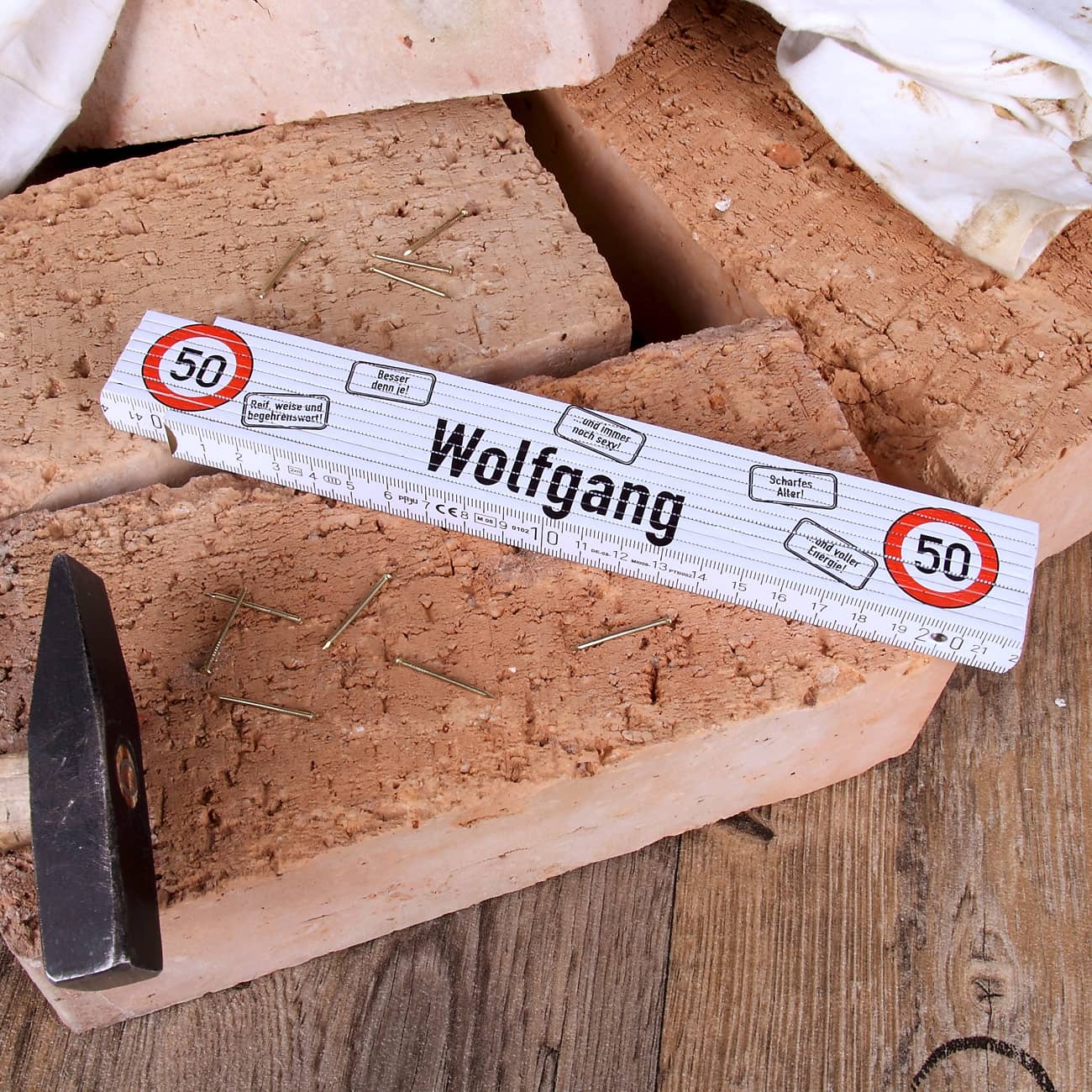 2 m langer, weißer Zollstock aus Holz mit beidseitiger Skalierung