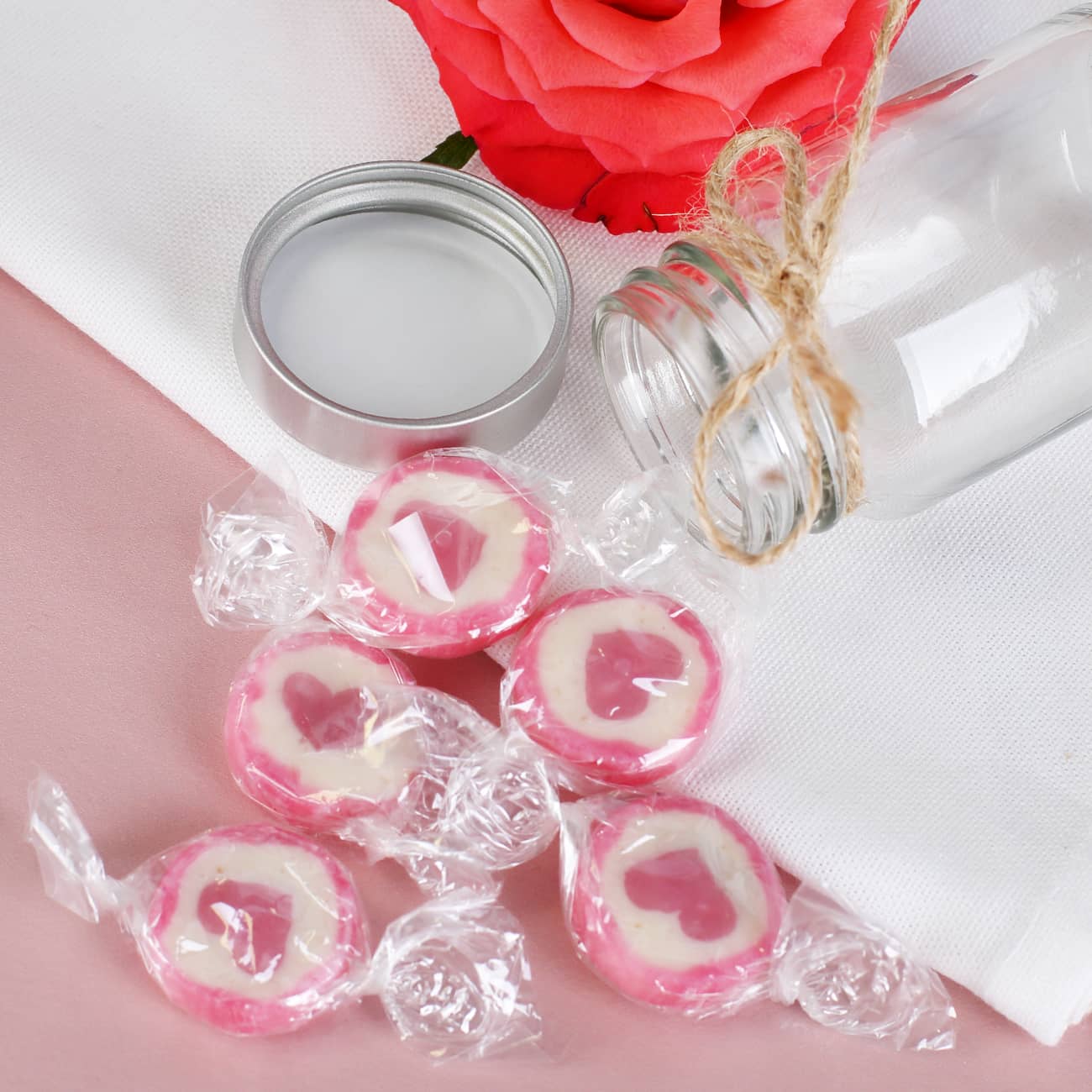 Gastgeschenk zur Hochzeit mit Bonbons gefülltes Einkochglas