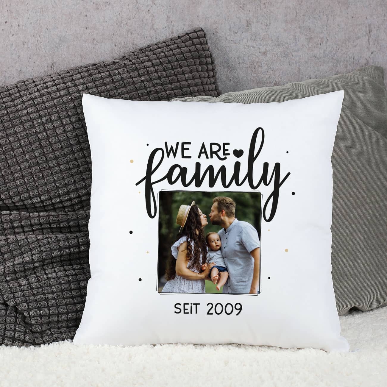 We are family - Kissen mit Foto und Wunschtext