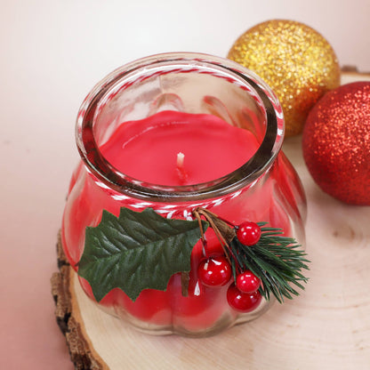 Kerze im Glas in Rot als Weihnachtsdekoration