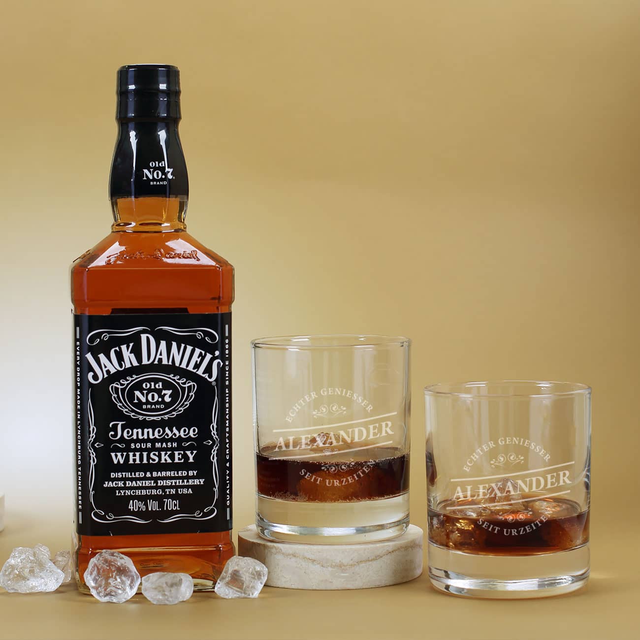 0,7 Flasche Jack Daniel's Whiskey, zwei gravierte Whiskeygläser mit Name nach Wunsch