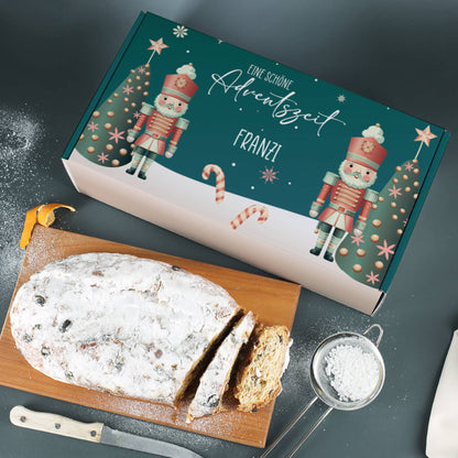 Weihnachtsstollen mit  personalisierter Verpackung im Nussknacker Motiv