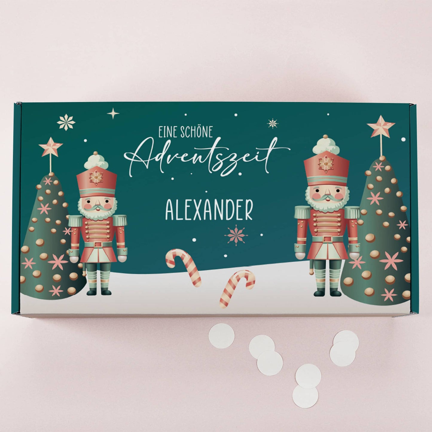 Weihnachtsstollen mit  personalisierter Verpackung im Nussknacker Motiv