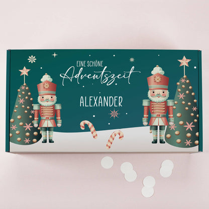 Weihnachtsstollen mit  personalisierter Verpackung im Nussknacker Motiv