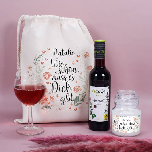 Geschenkset "Wie schön, dass es dich gibt" bestehend aus Wein, Geschenkbeutel, Weinglas und Duftkerze