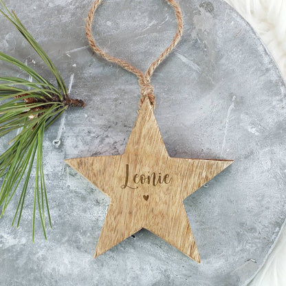 Christbaumschmuck aus Holz mit Name graviert