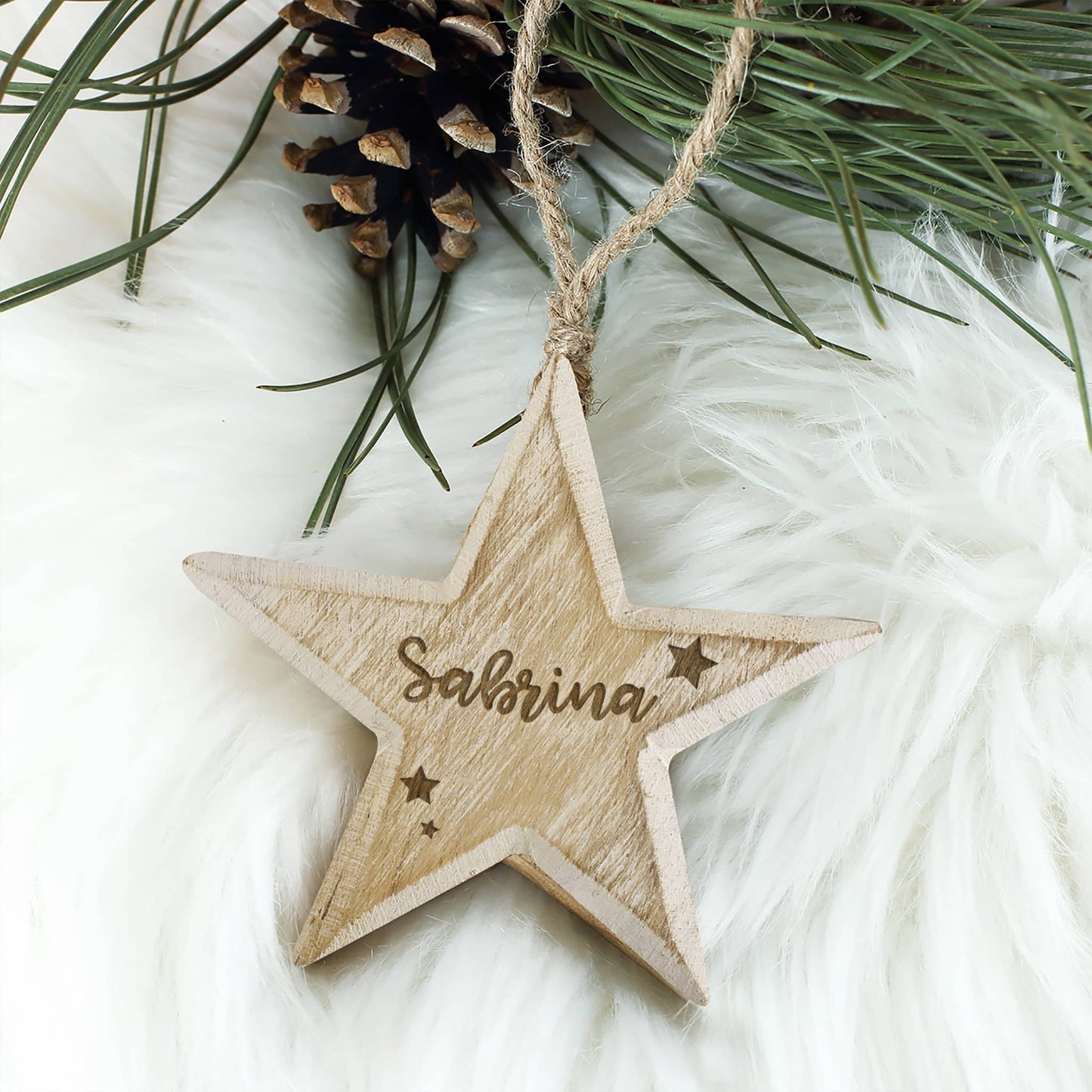 Christbaumschmuck aus Holz mit Name graviert