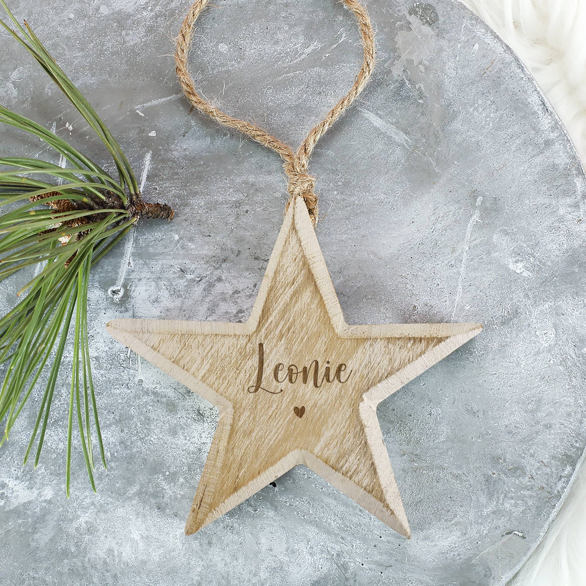 Christbaumschmuck aus Holz mit Name graviert