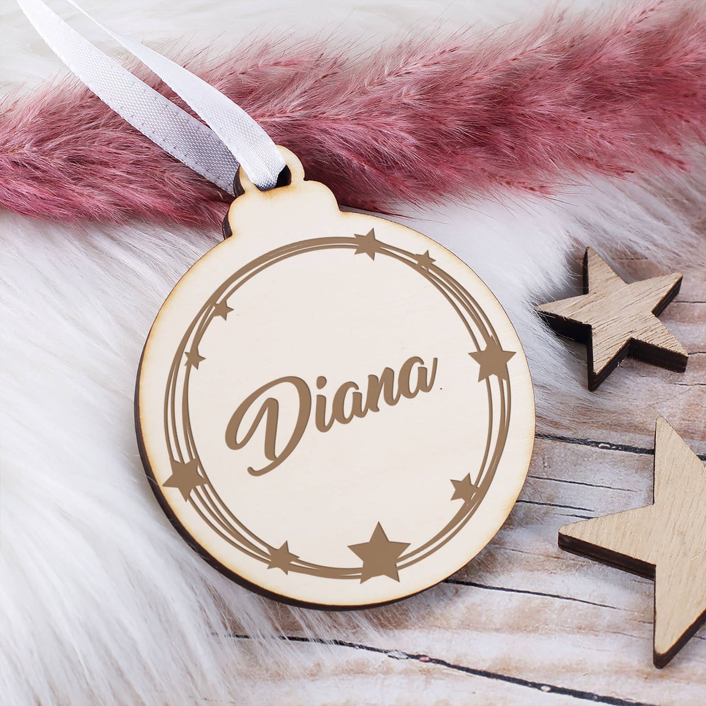 Weihnachtsbaumschmuck mit Name & Sternen graviert