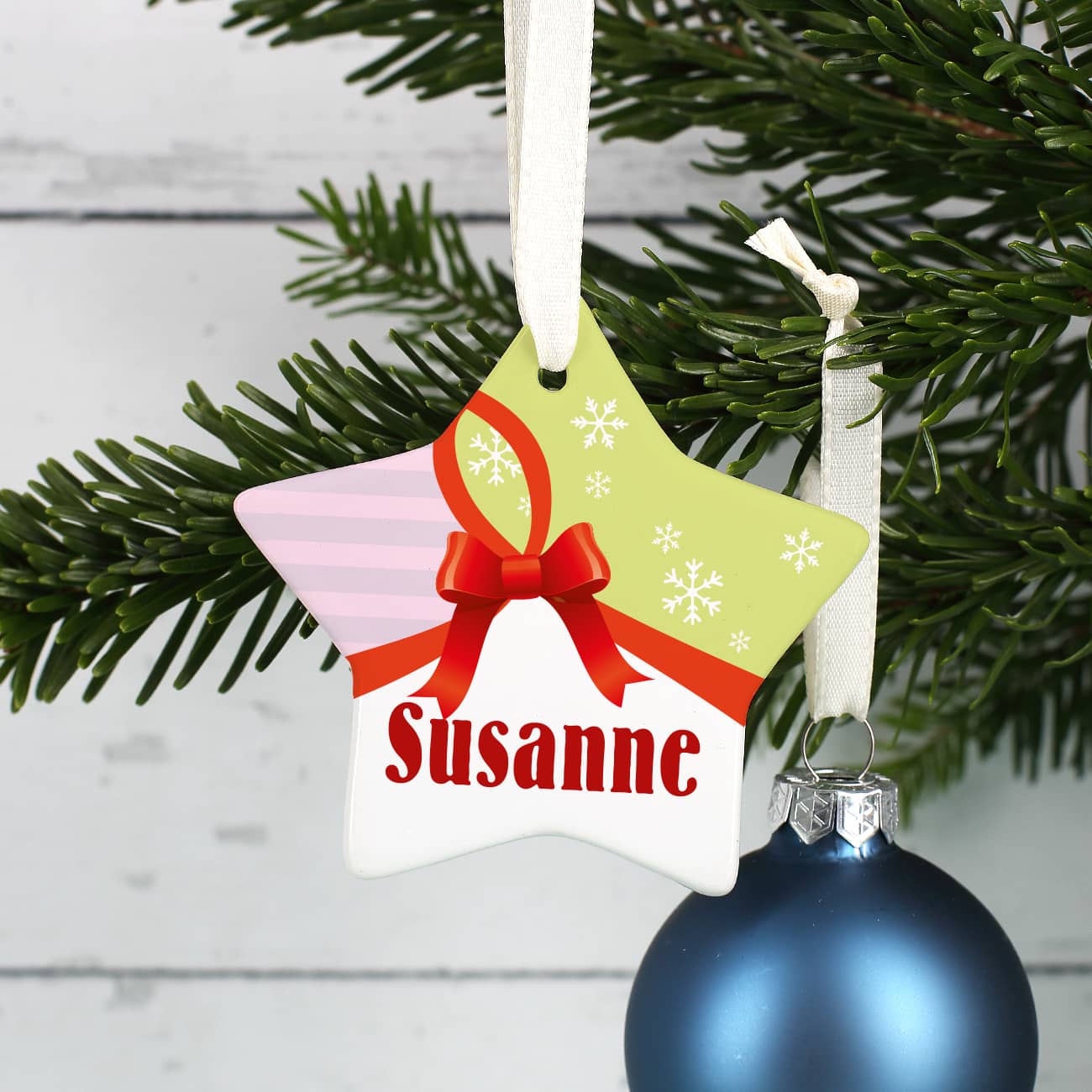 Baumschmuck zu Weihnachten mit Name