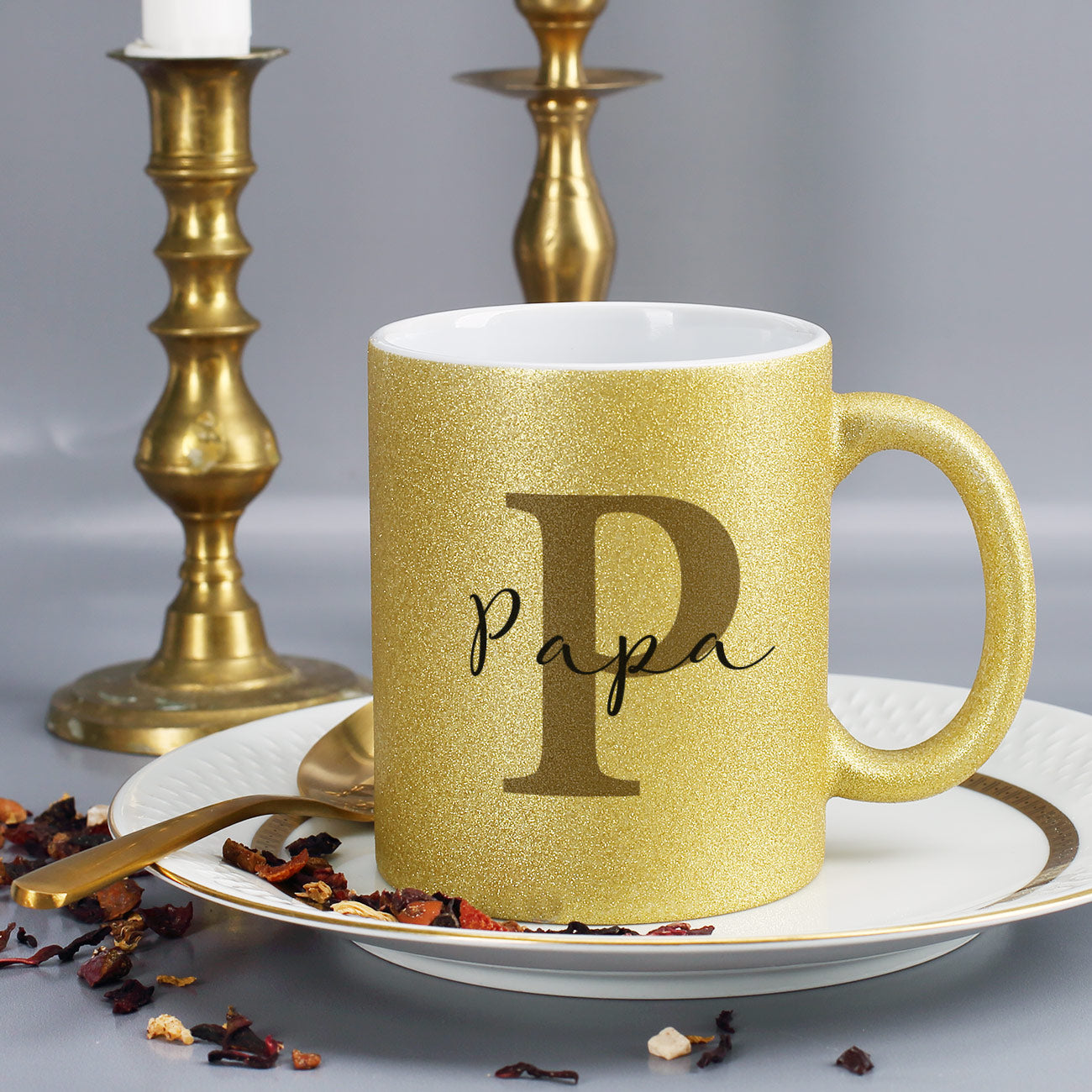 goldene Glitzertasse mit Initial und Wunschtext bedruckt