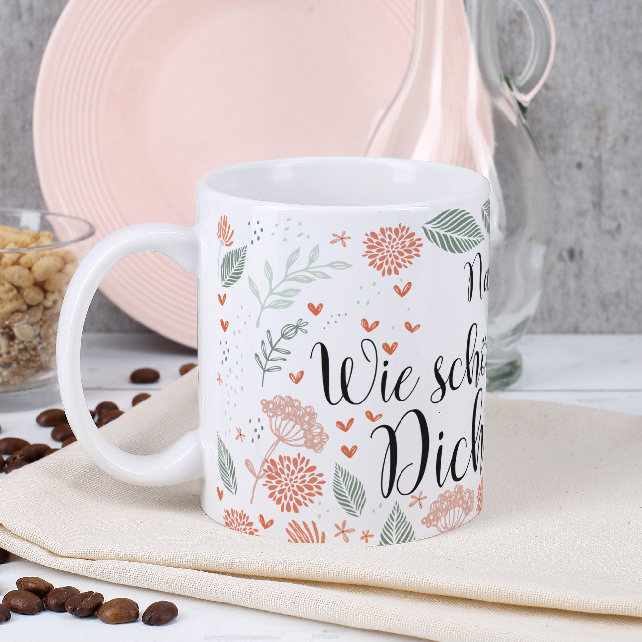 Persönliche Kaffeetasse mit Ihrem Wunschnamen und hübschen Blumenmuster bedruckt