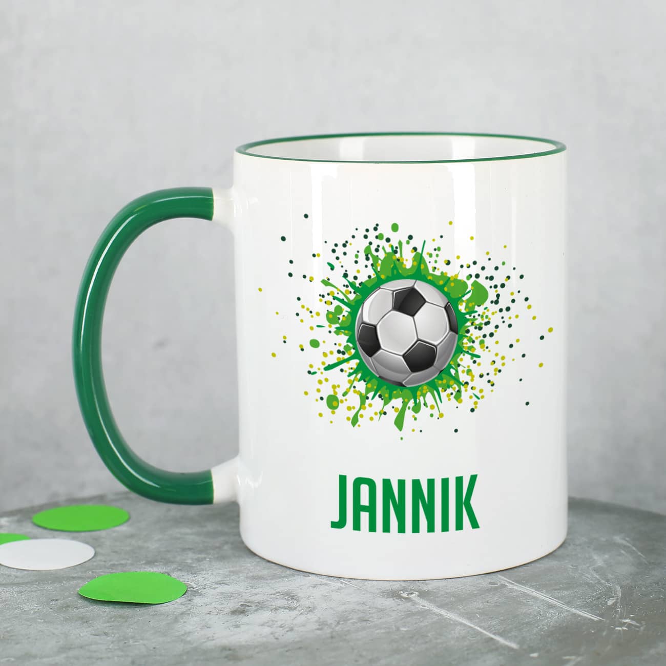 Tasse mit dunkelgrünem Rand und Henkel, Fußball und Wunschname