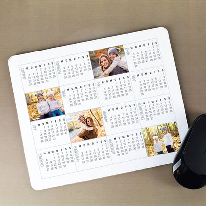 Mausunterlage mit Kalender und Bildern