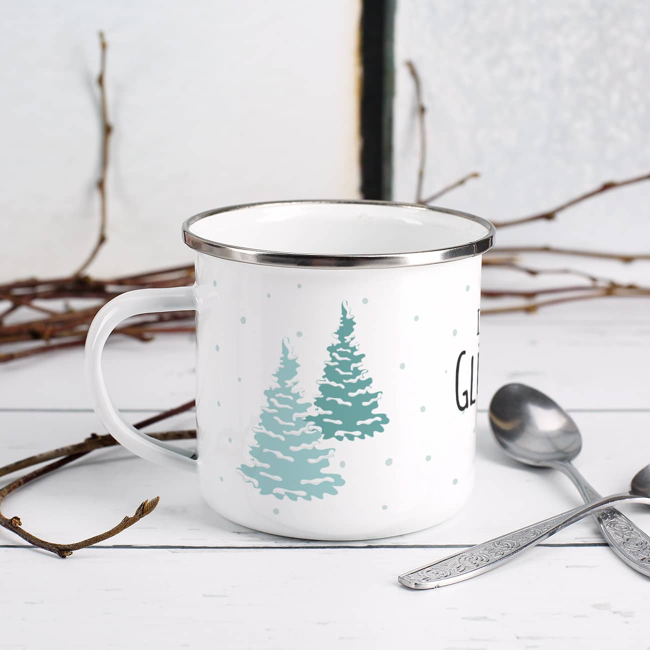 Emailletasse mit Wintermotiv