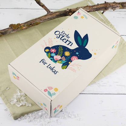 Frohe Ostern - Geschenkbox mit Hase, Blüten, Wunschtext und Holzwolle