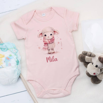 Rosafarbener Babybody mit niedlichem Schäfchen und Name