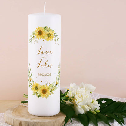 Hochzeitskerze mit Sonnenblumen Motiv personalisiert mit Namen und Datum