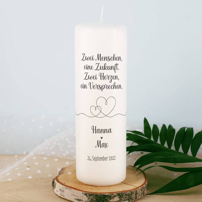 Zwei Menschen, eine Zukunft. Zwei Herzen, ein Versprechen. - Hochzeitskerze mit Personalisierung