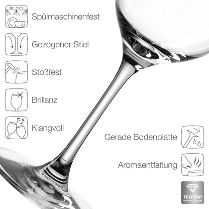 Modernes Weinglas mit Namensgravur und Herzchen