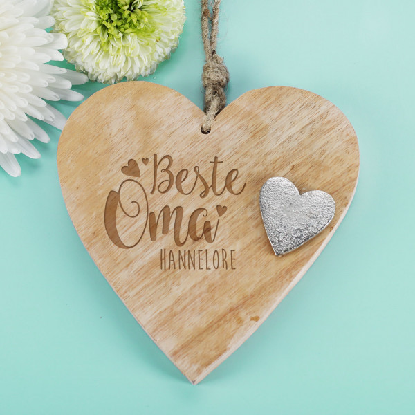 Herzschild aus Holz mit Gravur für Oma