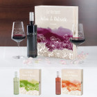 Wein-Geschenkset zur Hochzeit mit zwei gravierten Gläsern in einer persönlich gestalteten Holzbox