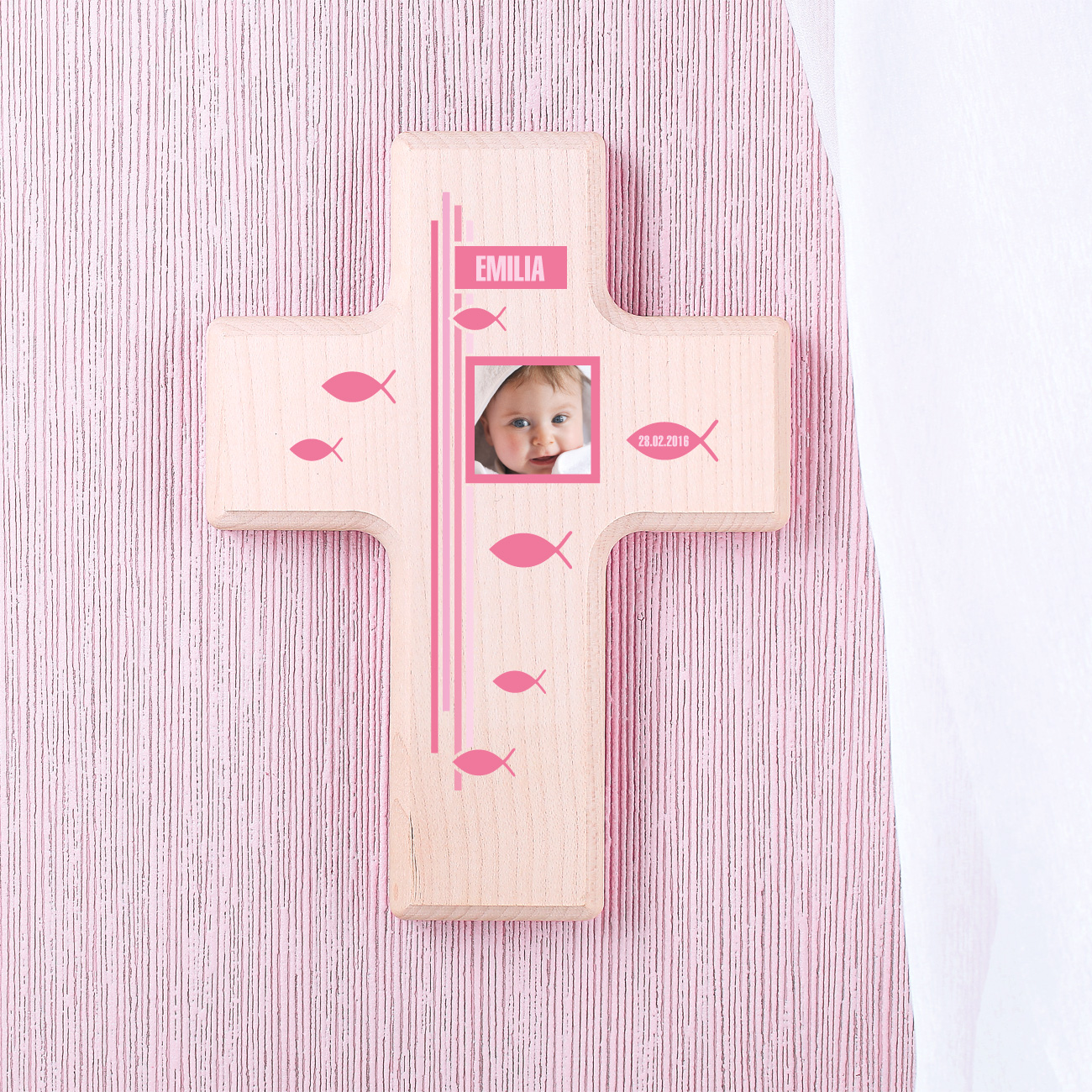 bedrucktes Holzkreuz zur Taufe für Mädchen mit Foto, Name und Datum