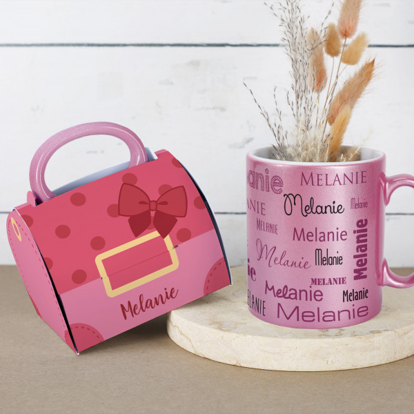 Metallic-Pinke Tasse rundum mit Name bedruckt in personalisierter Verpackung