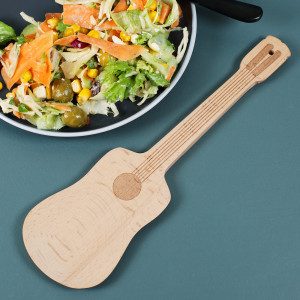Salatlöffel aus Holz Akustik-Gitarre