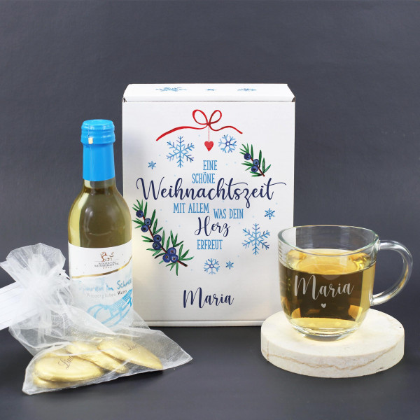 Geschenkset zu Weihnachten mit personalisierter Geschenkverpackung, graviertem Teeglas, Glühwein & Schokolade