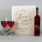 It's love o'clock - edles Geschenkset mit Weingläsern, Weinflasche und gravierter Holzbox