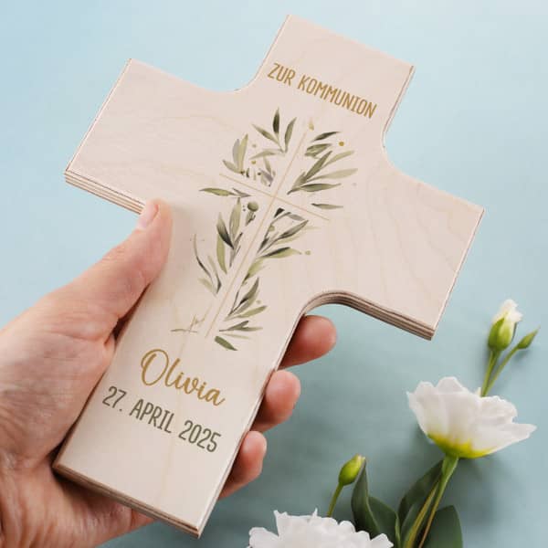 Holzkreuz als Geschenk zur Kommunion