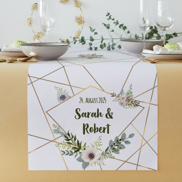 Tischläufer zur Hochzeit mit Namen, Datum & Blüten - in zwei Längen