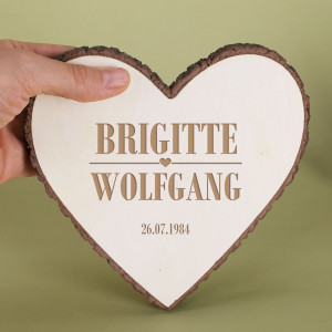 Herzplatte aus Holz mit Gravur zur Hochzeit