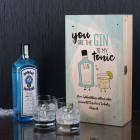 Gin-Geschenkset in bedruckter Holzkiste mit zwei Gläsern und Bombay Gin